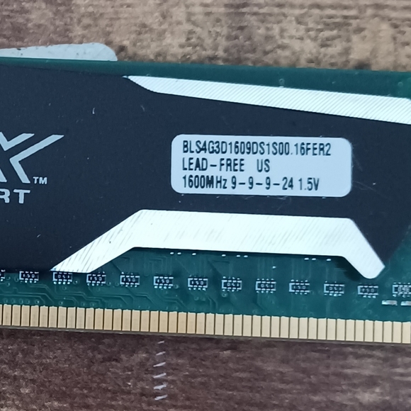 Crucial Ballistix Sport 4GB Module DDR3 12800 Memory Ram UDimm BLS4G3D1609DS1S00 - Picture 4 of 4